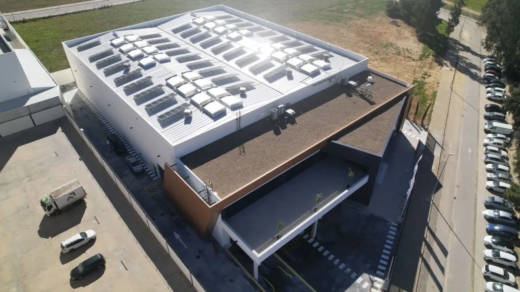 Instalacion de autoconsumo solar en Dreamlove international instalada por Avanza Energy